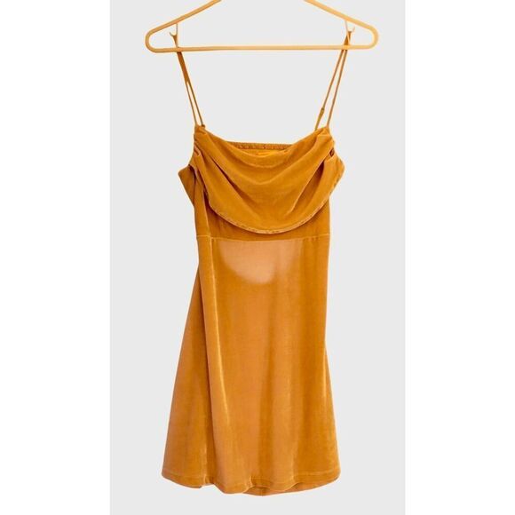 Urban Outfitters M Velvet Short Pink Dress cutout back - Picture 1 of 16